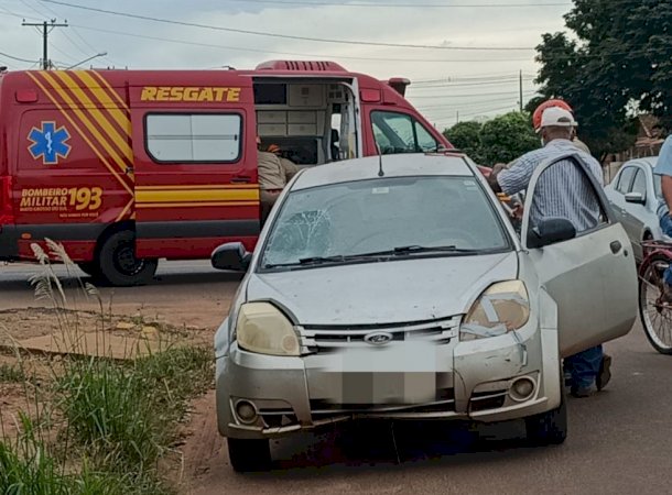 Carro e bicicletas colidem e duas jovens ficam feridas em Caarapó