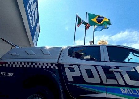 Carro e moto colidem em cruzamento na Vila Planalto e deixa uma pessoa ferida
