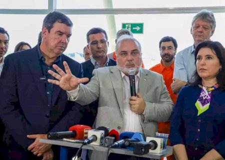 Presidente da Petrobras diz que visita é 1º passo da revitalização da UFN3