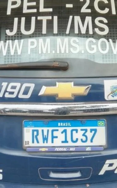 Mulher é detida após ser flagrada com espingarda em via pública em Juti