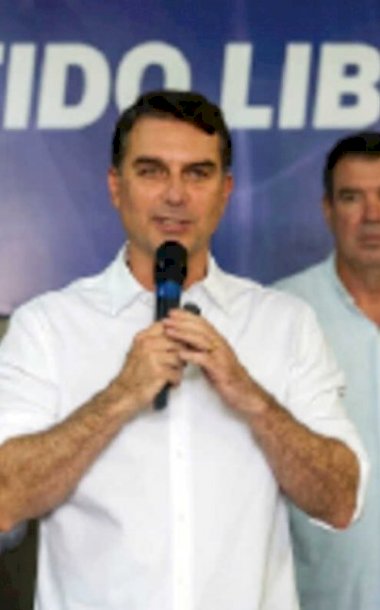 Flávio Bolsonaro lidera com 40%, contra 30% de Lula, em Mato Grosso do Sul