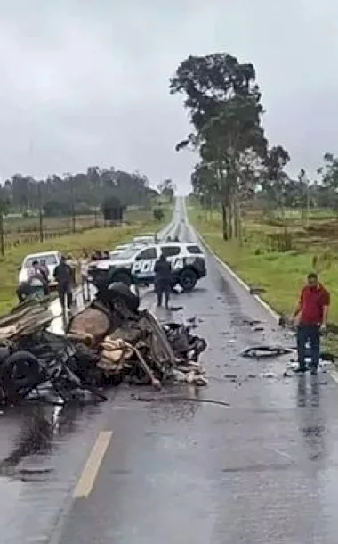 Casal morre após carro aquaplanar em rodovia e bater contra caminhonete na MS-164