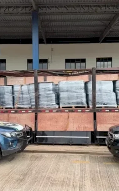 PF e Receita apreendem 17 toneladas de insumo para cocaína em MS