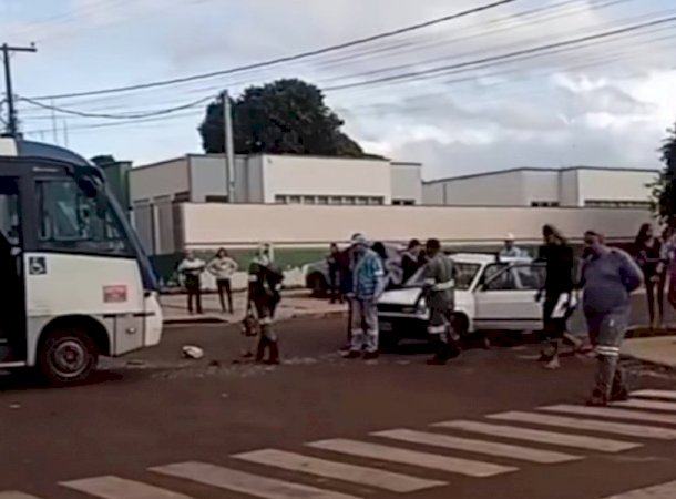 Acidente envolvendo ônibus e automóvel deixa dois feridos na São Jorge, em Caarapó