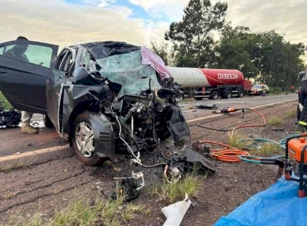 Moradora de Caarapó morre em acidente entre carro e carreta-tanque