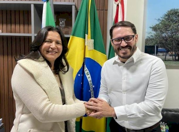 Silêncio da prefeita e do secretário amplia questionamentos sobre contratos polêmicos da Educação em Caarapó
