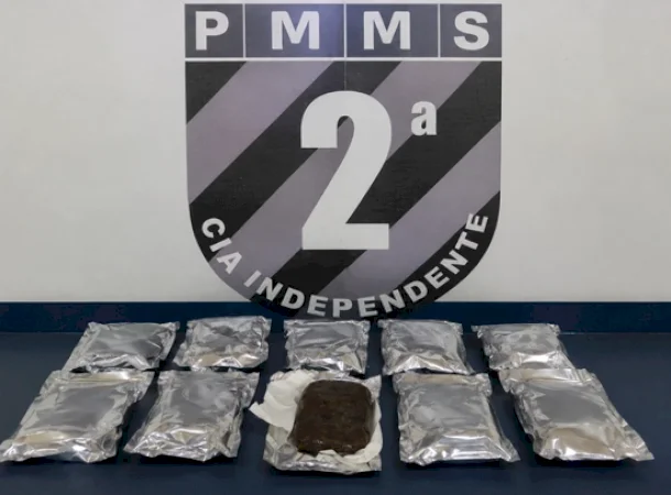 PM apreende mais de 1 kg de haxixe marroquino em ônibus no terminal de Caarapó