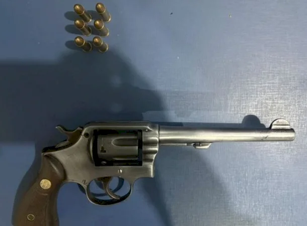 Jovem é preso com revólver calibre .38 durante abordagem em Caarapó