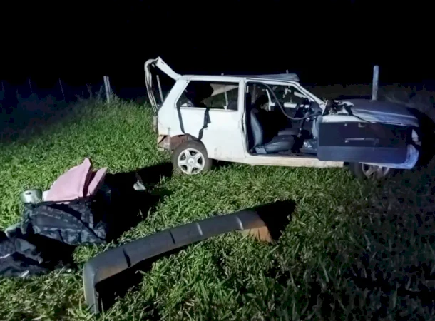 Uno com três pessoas abordo sai da pista e capota na MS-156 entre Amambai e Caarapó
