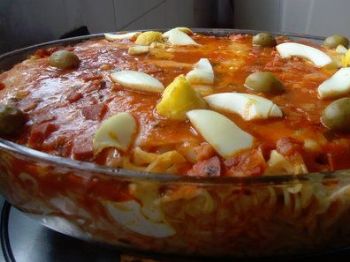 Macarrão de forno com presunto e queijo é ótima opção para o almoço