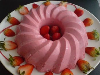 Mousse de morango fica pronta em 15 minutinhos; experimente