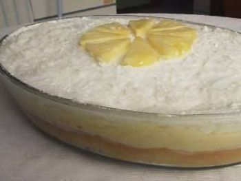 Além de lindo, bolo de abacaxi  fica simplesmente maravilhoso