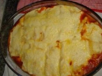 Canelone de presunto e queijo a dois molhos é opção saborosa para almoço