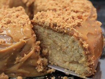 Em clima de festa junina, prepare delicioso bolo de paçoca