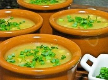 Para espantar o frio, caldo de mandioca é boa pedida