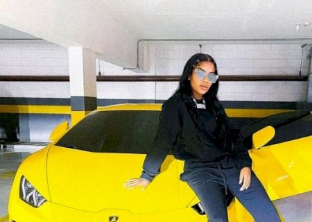 Ludmilla impressiona fãs ao posar com carro avaliado em cerca de R$ 3 mi