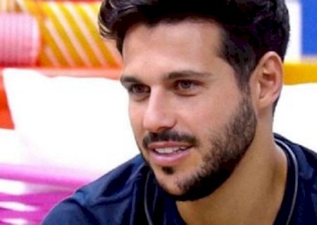 Rodrigo Mussi conversa com a família, mas tem momentos de confusão