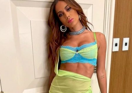 Anitta solta o verbo sobre bissexualidade: “Também transo com garotas”
