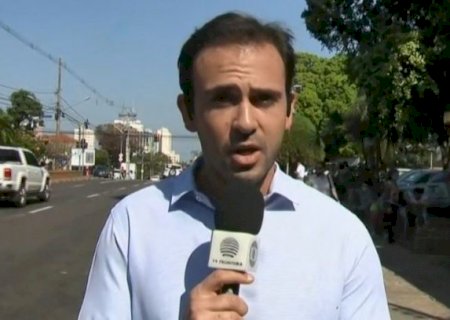 Repórter da Globo se atrapalha e solta palavrão ao falar de ônibus lotado