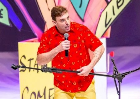 Léo Lins posta foto inusitada para insinuar “censura” após ser demitido do SBT