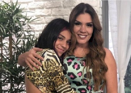 Em tratamento contra câncer, Simony celebra aniversário de 16 anos da filha