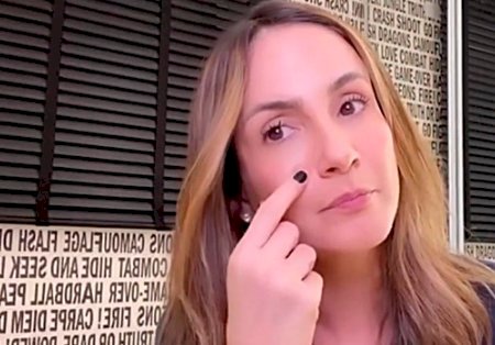 Claudia Leitte se pronuncia após postar vídeo polêmico com arma e Bíblia