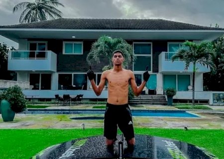 Luva de Pedreiro apaga fotos e diz que vai sair da internet