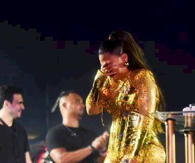 Simone Mendes chora em 1º show sem Simaria após rompimento oficial