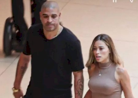 Adriano Imperador reata namoro com Micaela Mesquita pela quinta vez