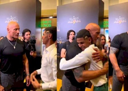 Luva de Pedreiro encontra astro do cinema The Rock e afirma: 'Zerei o game'