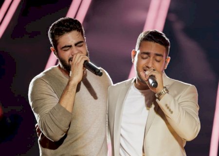 Dupla emociona fãs com homenagem à Marília Mendonça