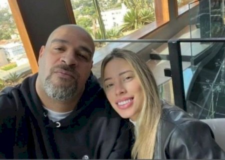 Adriano Imperador anuncia noivado um mês após reatar namoro