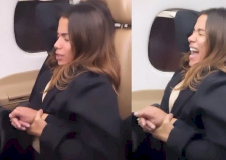Anitta se desespera em voo, começa a rezar e é alertada: ‘Não adianta gritar’