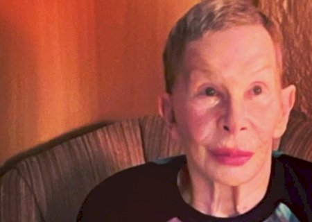Rita Lee ganha elogios ao reaparecer na web em foto tirada pelo marido