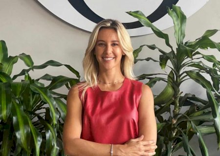 Ator rebate apresentadora Cris Dias em polêmica de pensão alimentícia