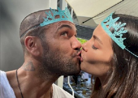 Joana Sanz diz Daniel Alves lhe traía enquanto a mãe dela morria