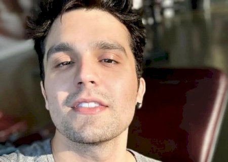 Fã passa do limite e Luan Santana acaba surpreendido durante show