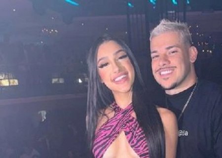 Casal de namorados gastam quase R$ 40 mil em roupas e pagam em dinheiro