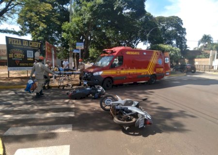 Motos colidem na área central e condutoras são encaminhadas ao hospital
