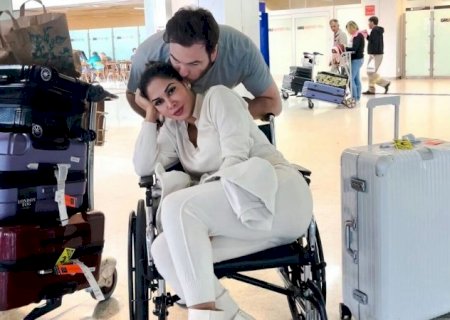 Maíra Cardi assusta fãs ao surgir em cadeira de rodas: ‘Sem conseguir andar’
