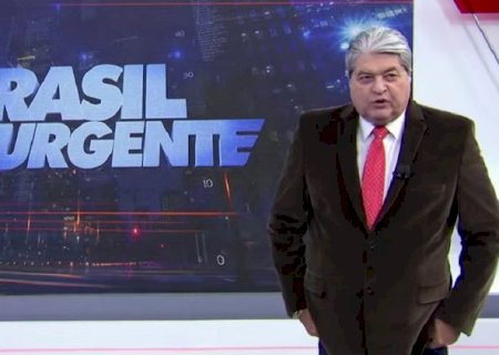 Datena aparece de mau humor, reclama de situação e faz ameaça na Band