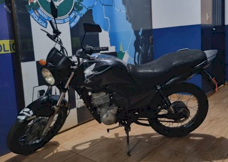 Homem é detido após se envolver em colisão com motos e evadir-se do local