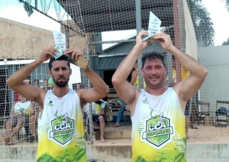 Dupla Sandrão e Natan de Caarapó é vice-campeã de torneio de futevôlei em Ponta Porã