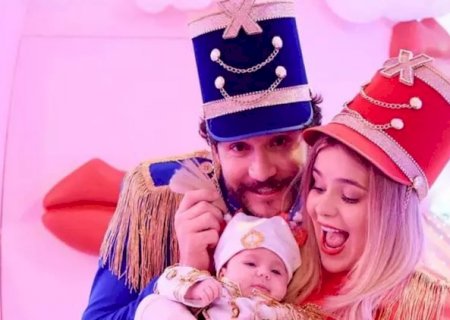 Viih Tube reage pistola às críticas por tema em festa da filha
