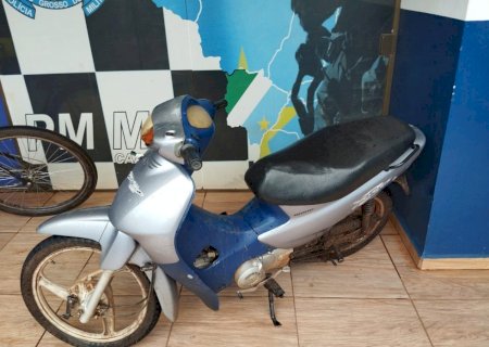 PM de Caarapó recupera moto e bicicleta e prende dupla acusada de furtos