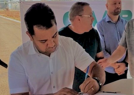 Isvan celebra e assina ordem de serviço para construção de 50 casas populares em Caarapó