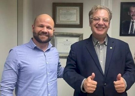 Gilberto viabiliza R$ 100 mil para reposição de medicamentos da Farmácia Básica do PAM