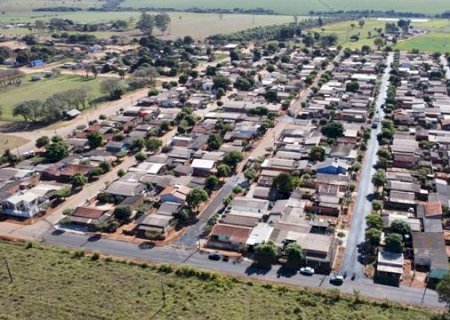 Prefeitura de Caarapó asfalta 100% de bairro e população celebra benfeitoria