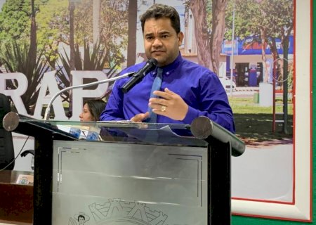 Isvan Araújo quer evitar que passarela de pedestre seja usada como retorno de veículos