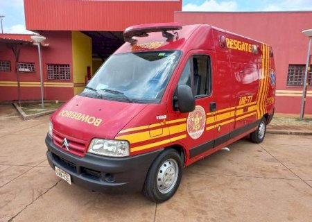 Motociclista fica ferido após bater em poste no Capitão Vigário